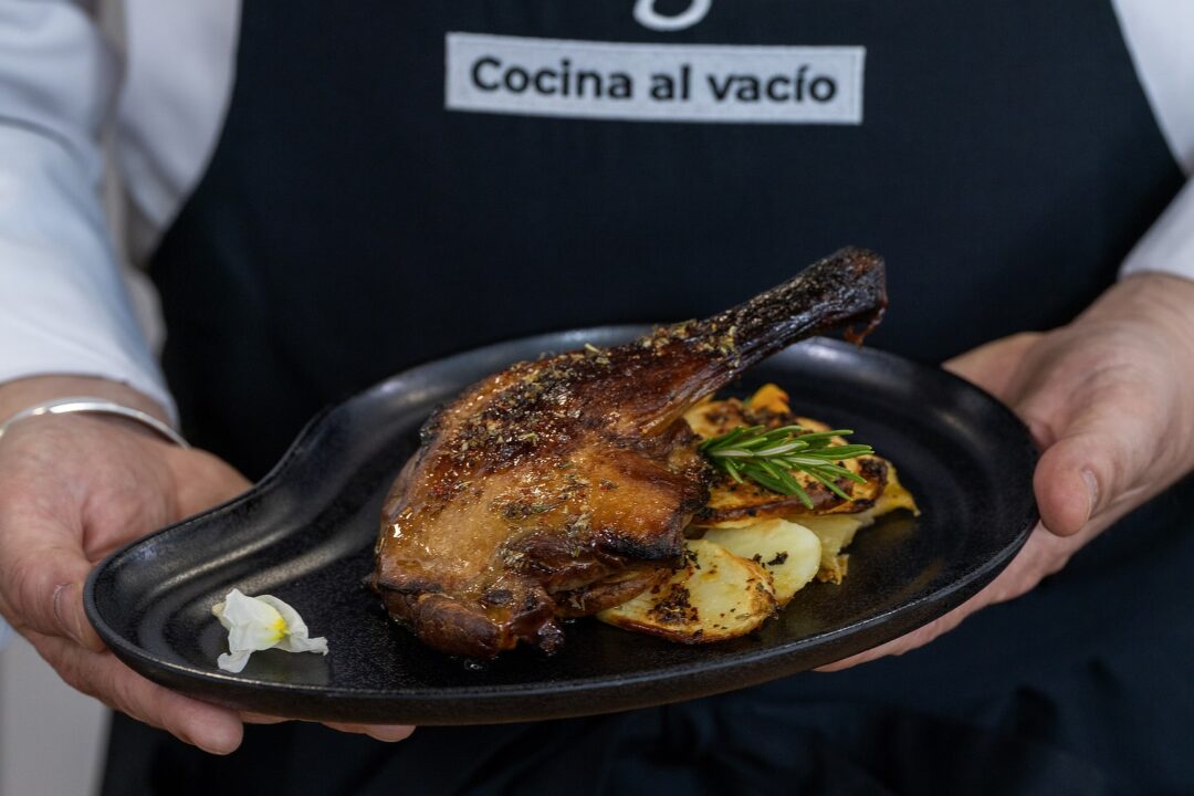 Foto de un plato coronado para el sector HORECA de Origen100x100